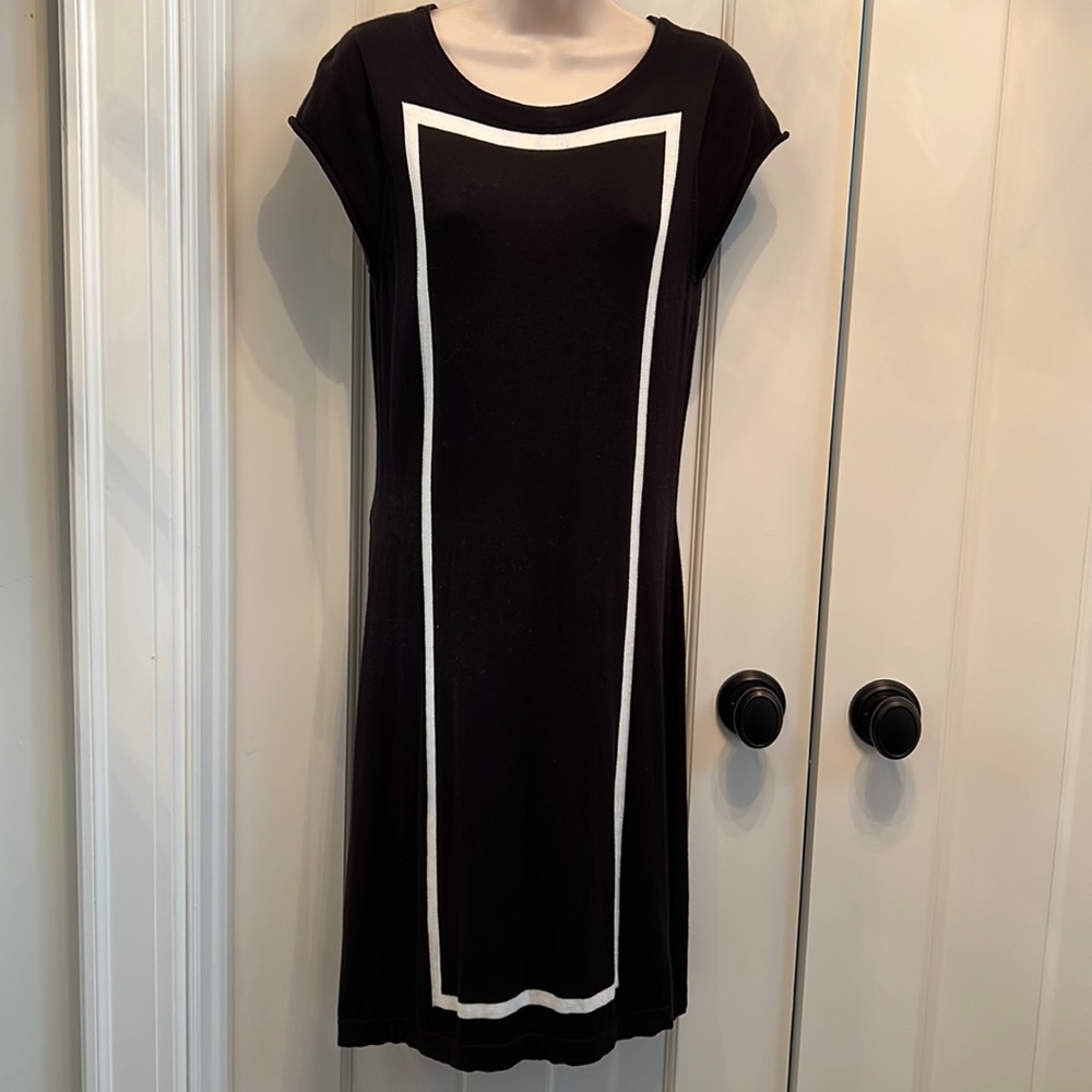 Black-and-white short sleeve sweater dress